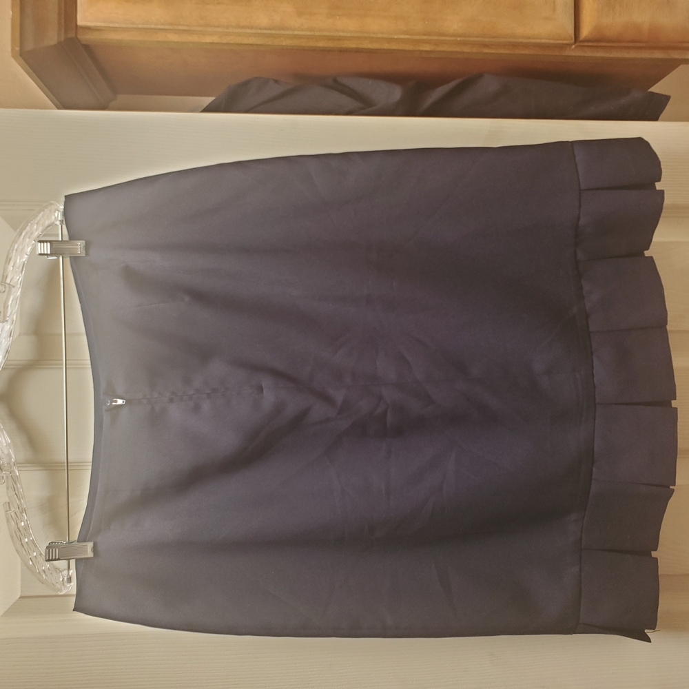 Black Pencil Skirt with Pleats for Work (16) - Picture 4 of 5